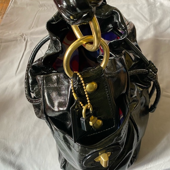 Like New Coach Black Resort Hobo Drawstring Bag in Patent Leather - Picture 4 of 11